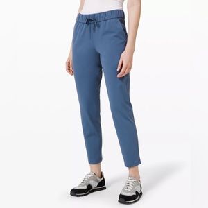 Lululemon On The Fly pant (7/8 length) Navy